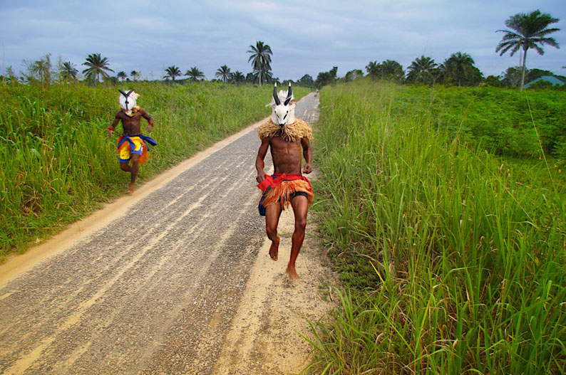 KARIKPO-MASQUERADERS-MARKING-THE-SITES-IN-OGONILAND-WHERE-PIPELINES-ONCE-STOOD